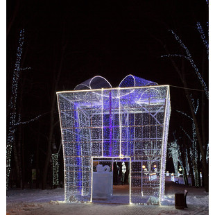 Большая новогодняя световая фигура-арка "Подарок"