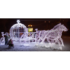 Большая новогодняя световая конструкция из фигур "Карета с лошадьми"