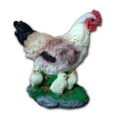 Садовая фигура "Курица малая с тремя цыплятами"