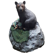 Крышка для люка "Медведь с рыбой на камне"